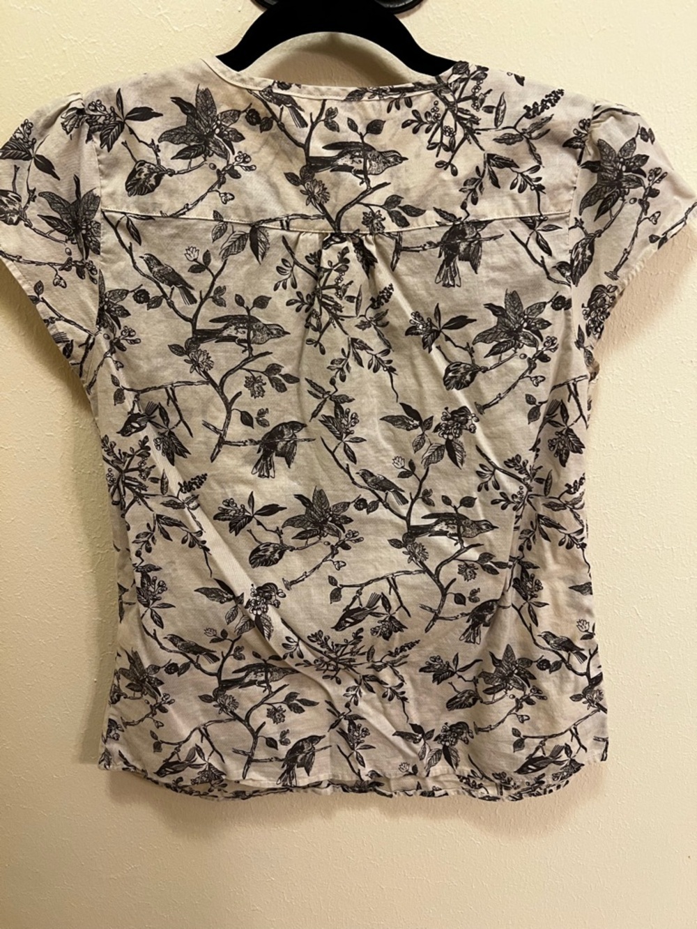 GAP Cream Top with Black Floral Print and Ruffle V-Neck - Picture 5 of 5